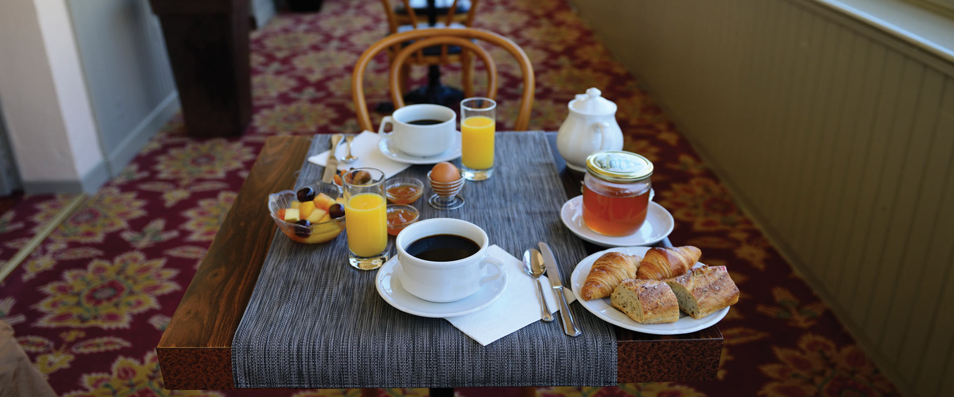 hotel with breakfast